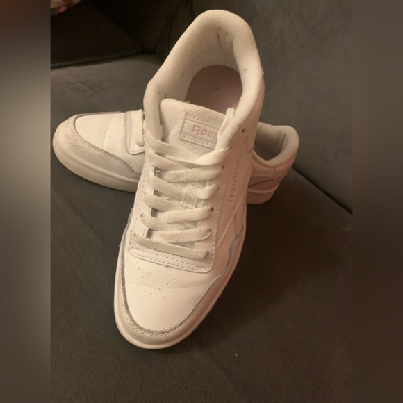 Used Reebok sneakers - Picture 2 of 4